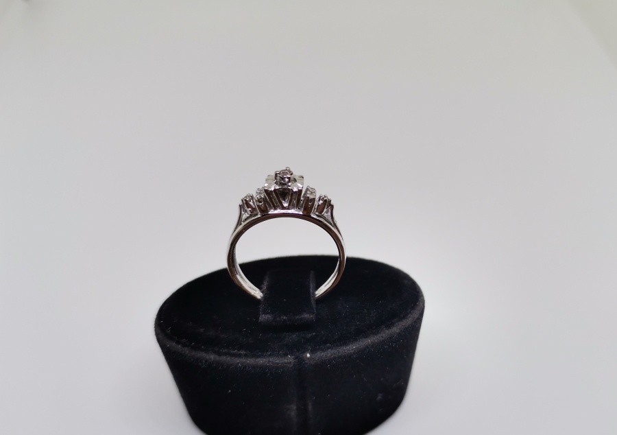 PIRLANTA TAŞLI ÇİÇEKLİ MODEL YÜZÜK