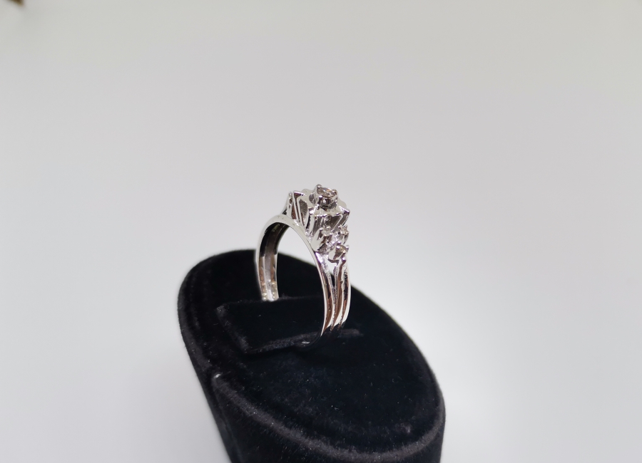 PIRLANTA TAŞLI ÇİÇEKLİ MODEL YÜZÜK