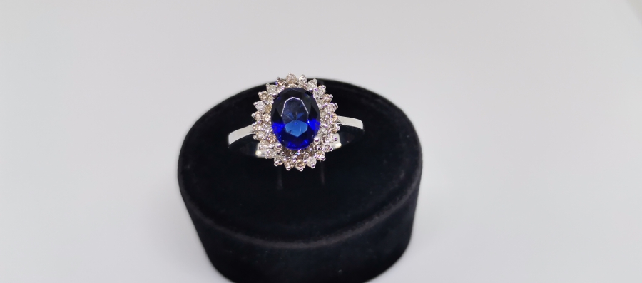 SAFİR VE PIRLANTA TAŞLI OVAL KESİM YÜZÜK