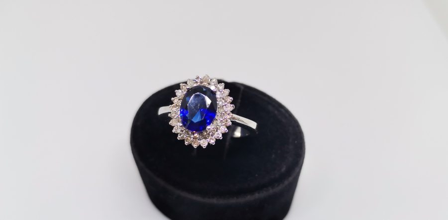 SAFİR VE PIRLANTA TAŞLI OVAL KESİM YÜZÜK