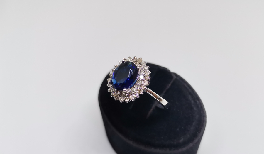 SAFİR VE PIRLANTA TAŞLI OVAL KESİM YÜZÜK