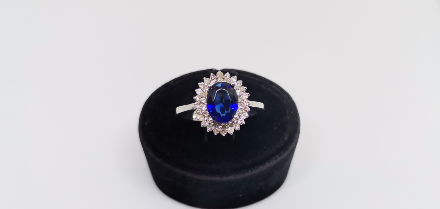 SAFİR VE PIRLANTA TAŞLI OVAL KESİM YÜZÜK