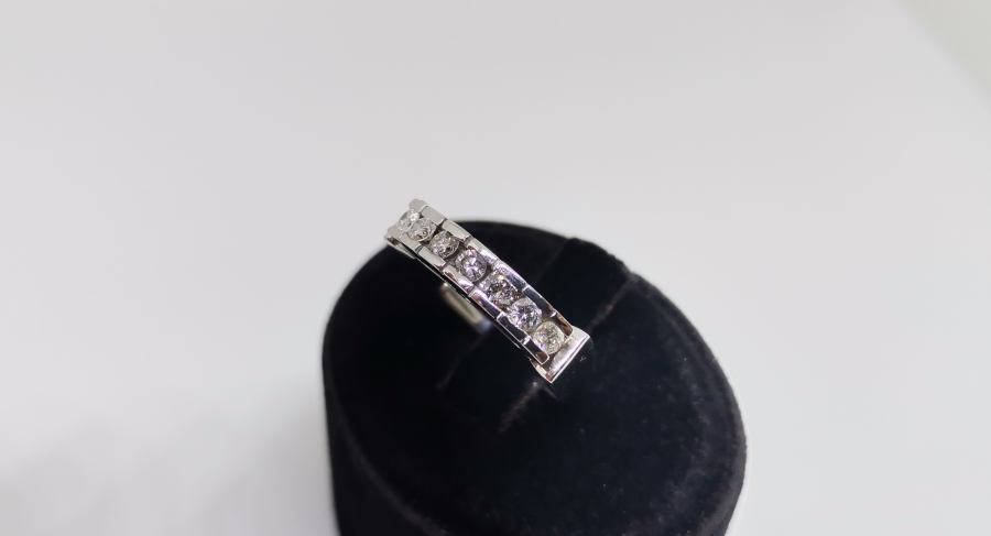 YEDİTAŞ MODEL PIRLANTA YÜZÜK