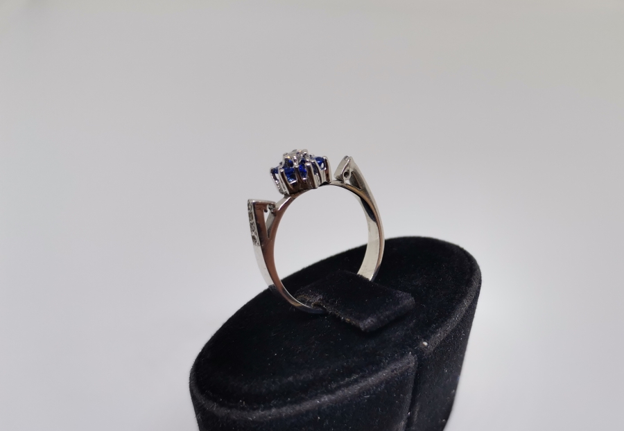 SAFİR VE PIRLANTA TAŞLI YILDIZ MODEL YÜZÜK