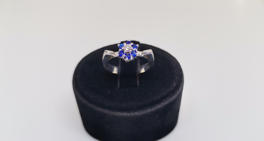 SAFİR VE PIRLANTA TAŞLI YILDIZ MODEL YÜZÜK