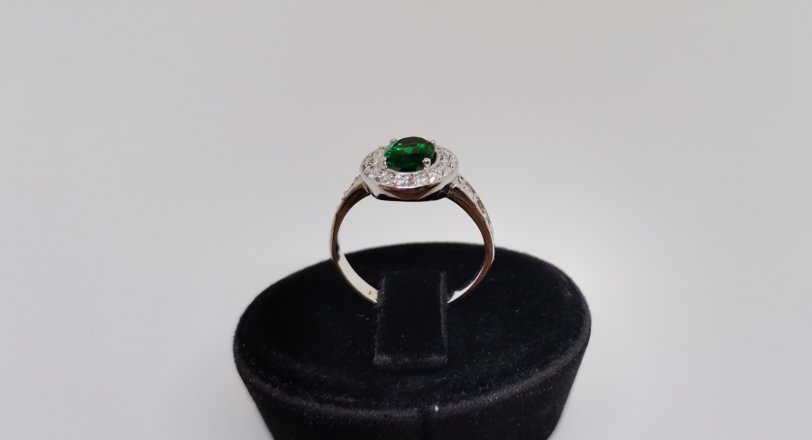 ZÜMRÜT VE PIRLANTA TAŞLI OVAL MODEL YÜZÜK