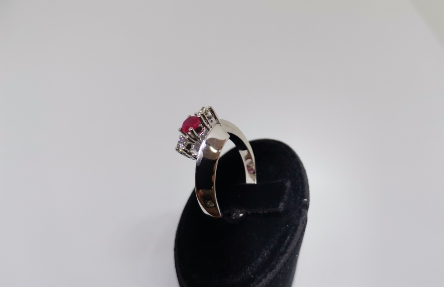 PIRLANTA VE YAKUT TAŞLI YILAN BAŞI MODELİ YÜZÜK