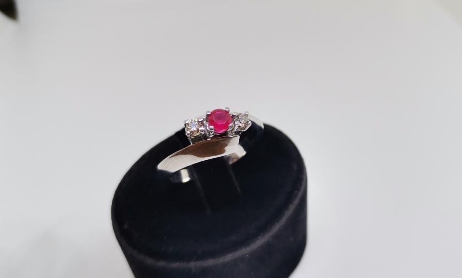 PIRLANTA VE YAKUT TAŞLI YILAN BAŞI MODELİ YÜZÜK