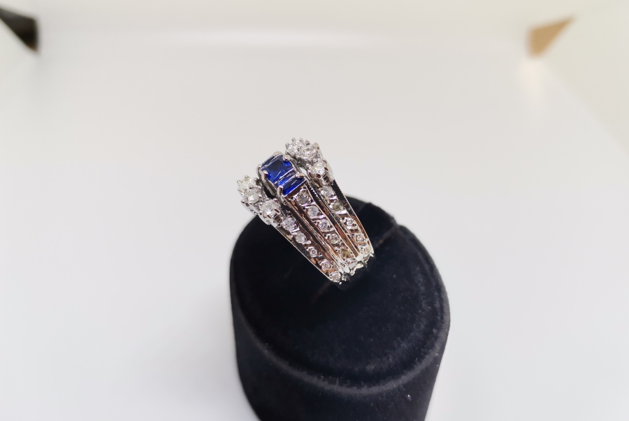 SAFİR VE PIRLANTA TAŞLI ÜÇTAŞLI MODEL YÜZÜK