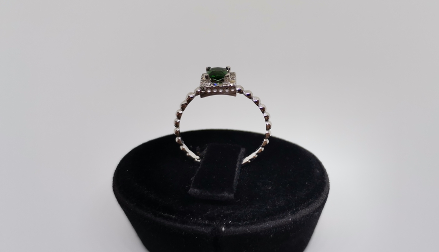 ZÜMRÜT VE PIRLANTA TAŞLI BAGET MODEL YÜZÜK