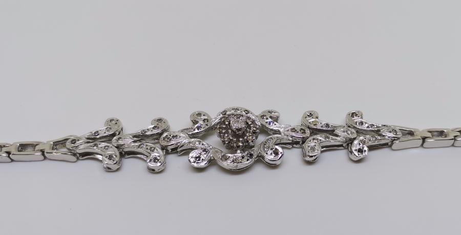 GÜL MODELİ PIRLANTA TAŞLI BİLEKLİK