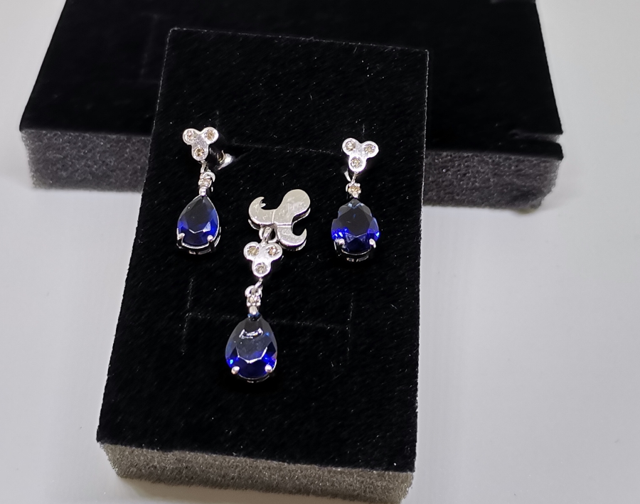 SAFİR VE PIRLANTA TAŞLI DAMLA MODEL TAKIM