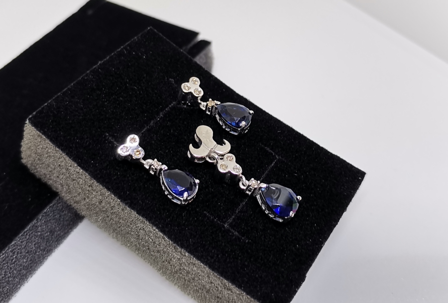 SAFİR VE PIRLANTA TAŞLI DAMLA MODEL TAKIM