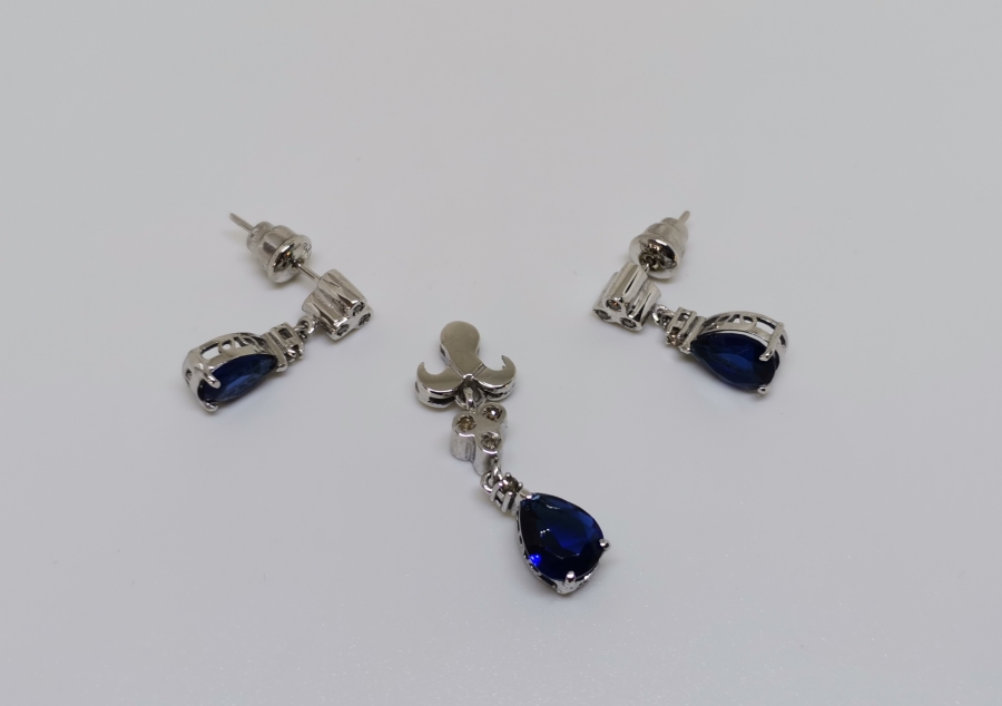 SAFİR VE PIRLANTA TAŞLI DAMLA MODEL TAKIM