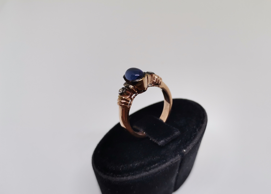 PIRLANTA VE DÜZ KESİM SAFİR TAŞLI TEKTAŞ MODEL YÜZÜK