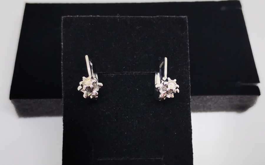 TEKTAŞ MODEL PIRLANTA KÜPE