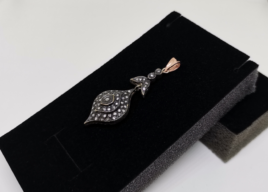 ELMAS TAŞLI DAMLA MODEL KOLYE UCU