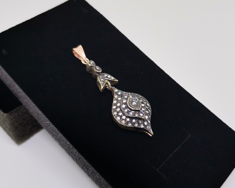 ELMAS TAŞLI DAMLA MODEL KOLYE UCU