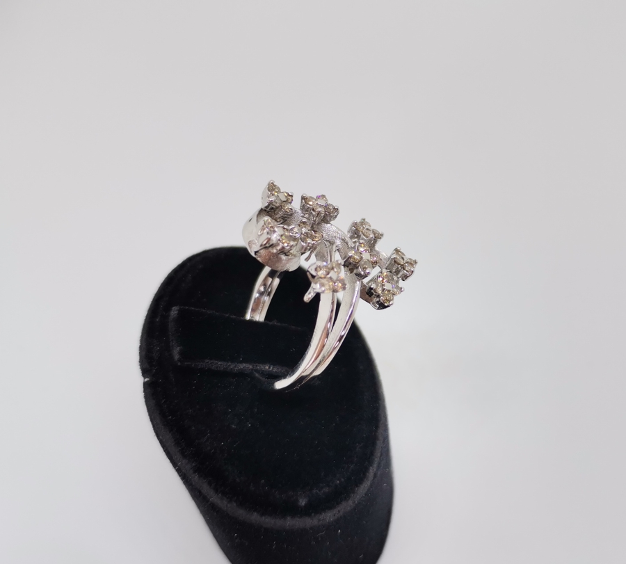 SARMAŞIK DALI MODELİ PIRLANTA TAŞLI YÜZÜK