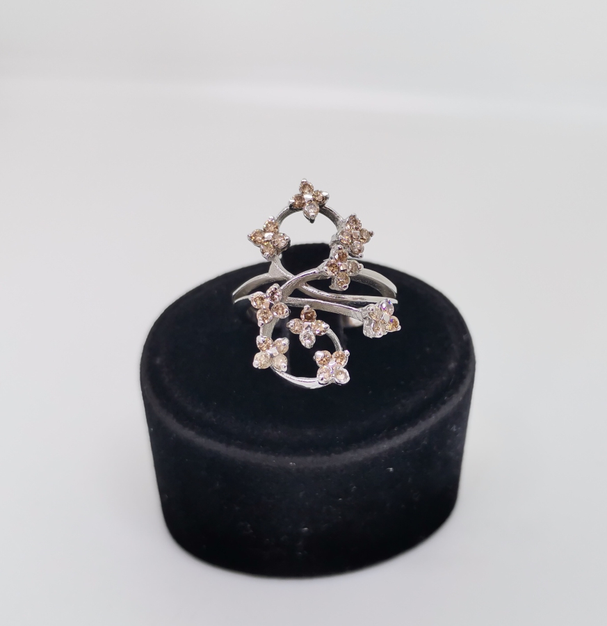 SARMAŞIK DALI MODELİ PIRLANTA TAŞLI YÜZÜK