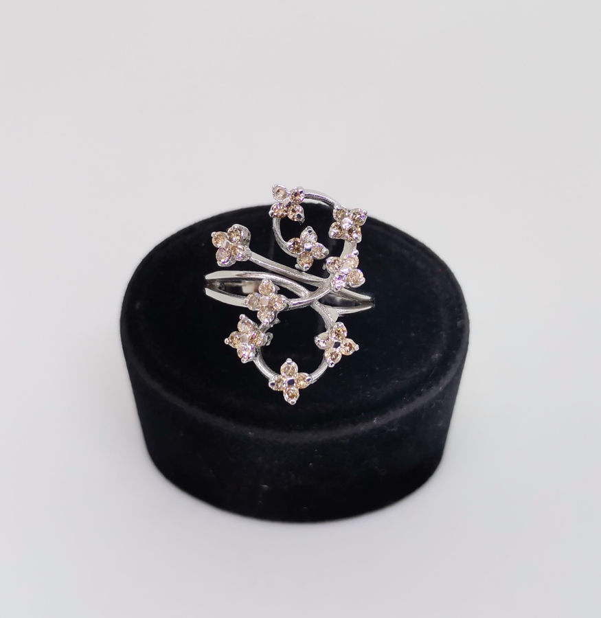 SARMAŞIK DALI MODELİ PIRLANTA TAŞLI YÜZÜK