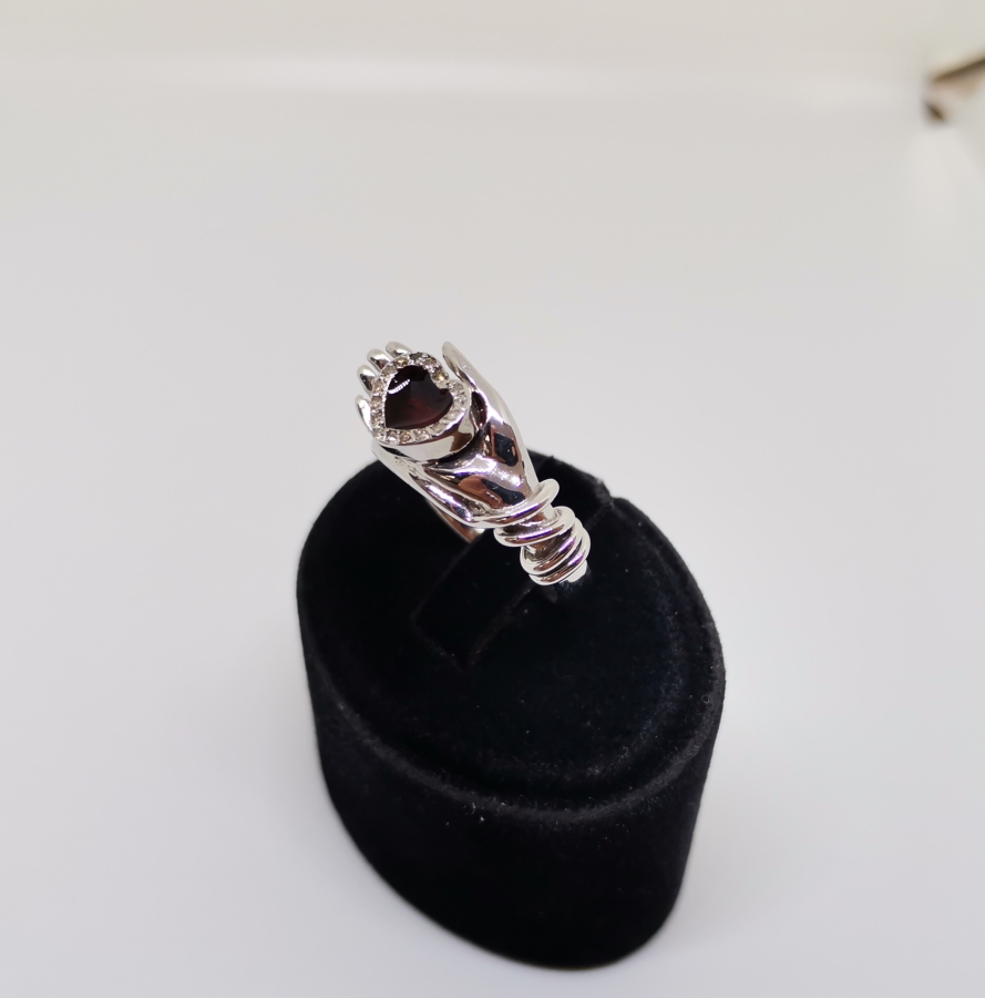 HANIMELİ MODELİ PIRLANTA VE YAKUT TAŞLI YÜZÜK