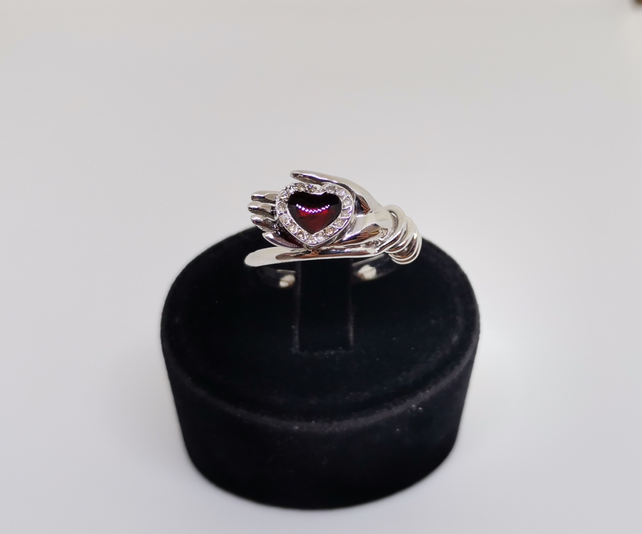 HANIMELİ MODELİ PIRLANTA VE YAKUT TAŞLI YÜZÜK