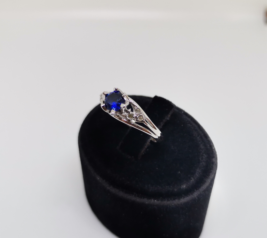 SAFİR VE PIRLANTA TAŞLI ÇİÇEK MODELİ YÜZÜK