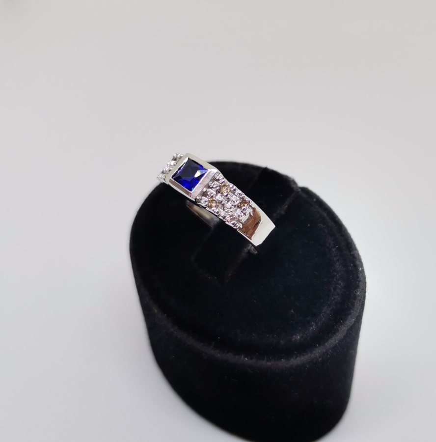 SAFİR E PIRLANTA TAŞLI KARE MODEL YÜZÜK