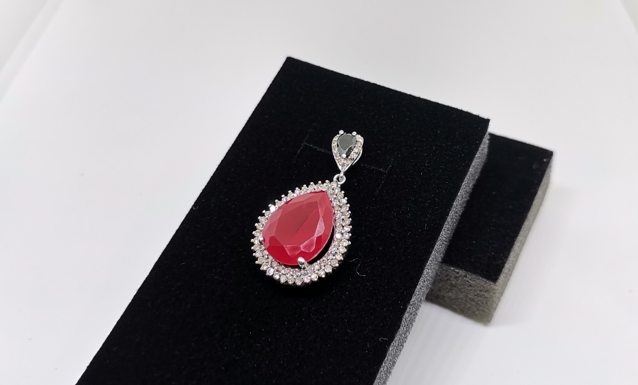 PIRLANTA VE YAKUT TAŞLI DAMLA MODEL KOLYE UCU