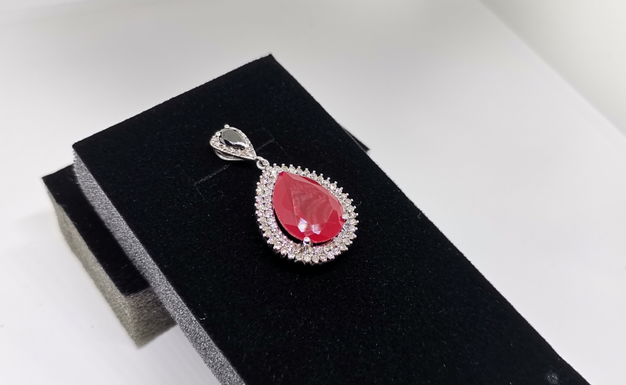 PIRLANTA VE YAKUT TAŞLI DAMLA MODEL KOLYE UCU