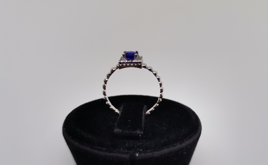 KARE MODELİ PIRLANTA VE SAFİR TAŞLI YÜZÜK