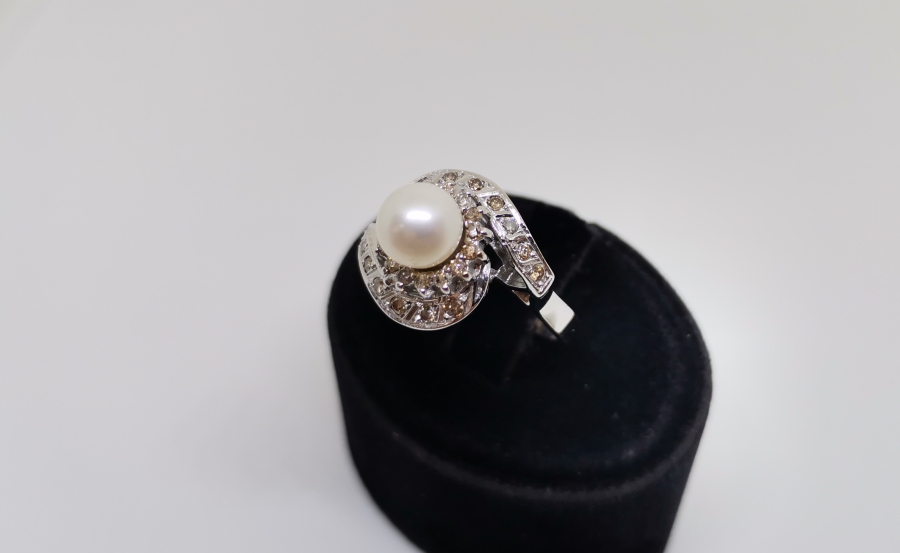 PIRLANTA TAŞLI İNCİLİ YÜZÜK