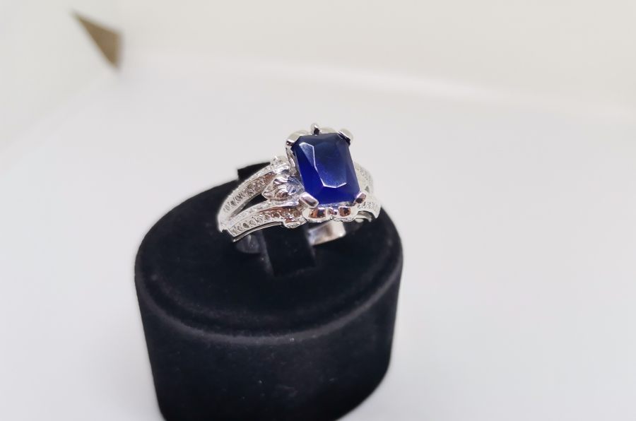 SAFİR VE PIRLANTA TAŞLI BAGET MODEL YÜZÜK