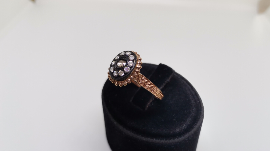 AİLE TASFİRLİ ELMAS TAŞLI YÜZÜK