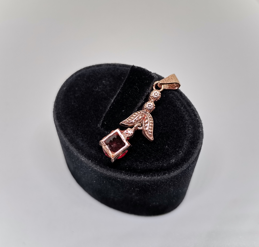 GARNET VE ELMAS TAŞLI DALLI KOLYE UCU