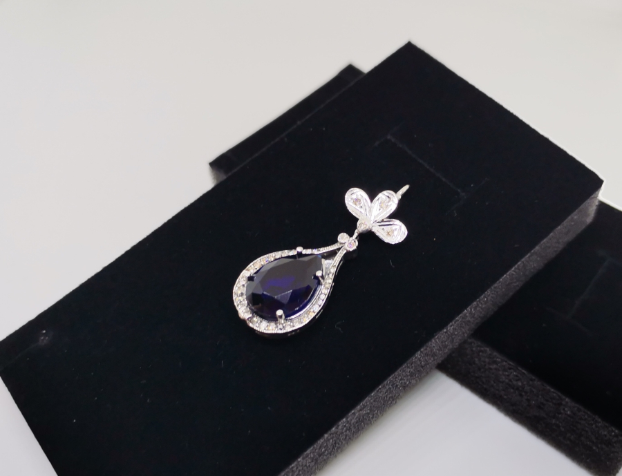 SAFİR VE PIRLANTA TAŞLI BÜYÜK DAMLA MODELİ KOLYE UCU