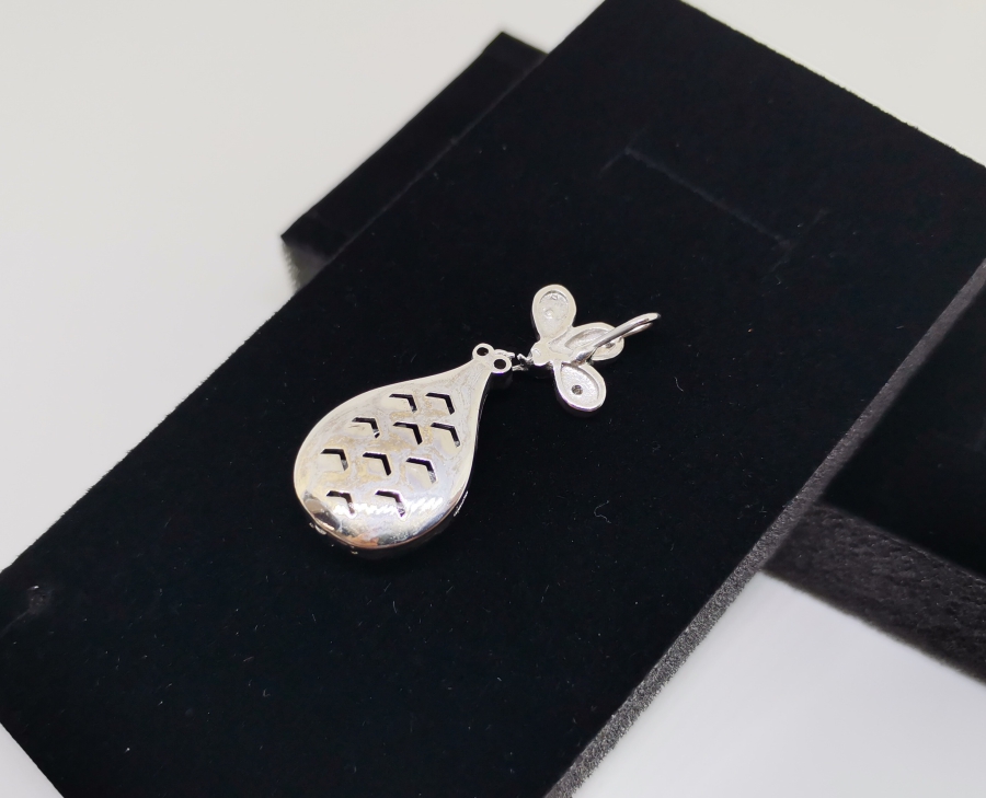 SAFİR VE PIRLANTA TAŞLI BÜYÜK DAMLA MODELİ KOLYE UCU