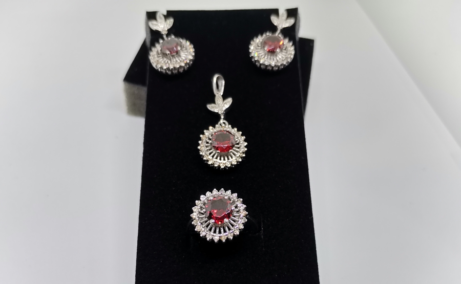 PIRLANTA VE GARNET TAŞLI ÜÇLÜ SET
