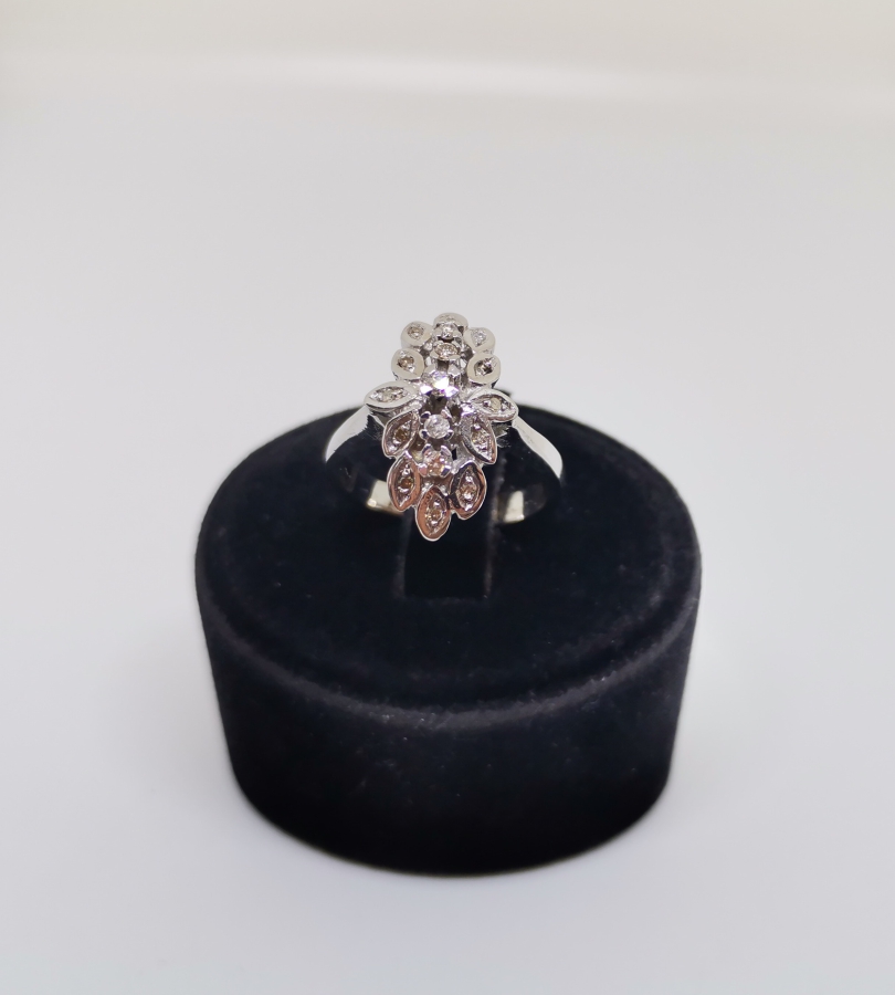 UZUN MEKİK MODELİ PIRLANTA TAŞLI YÜZÜK