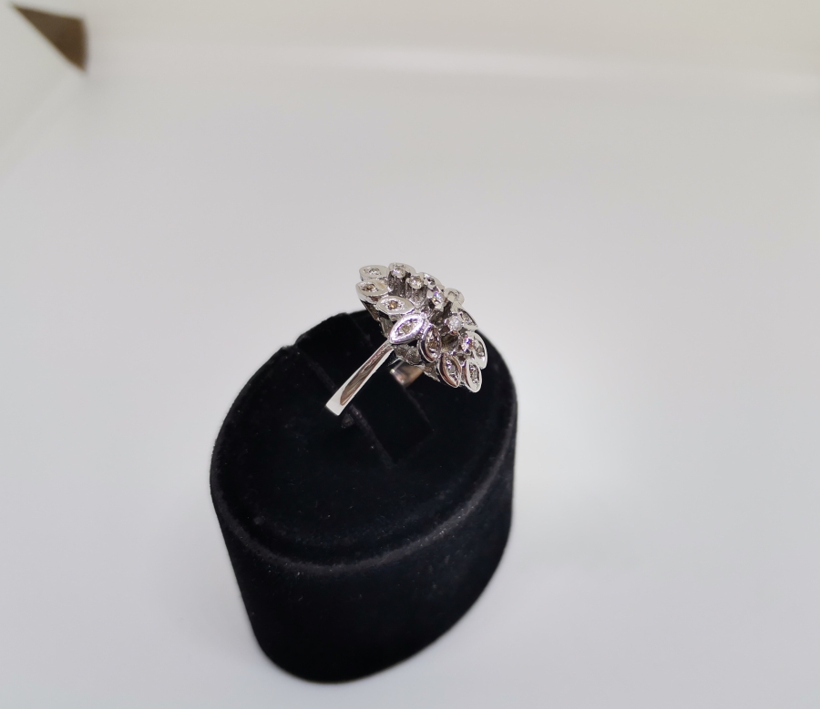 UZUN MEKİK MODELİ PIRLANTA TAŞLI YÜZÜK