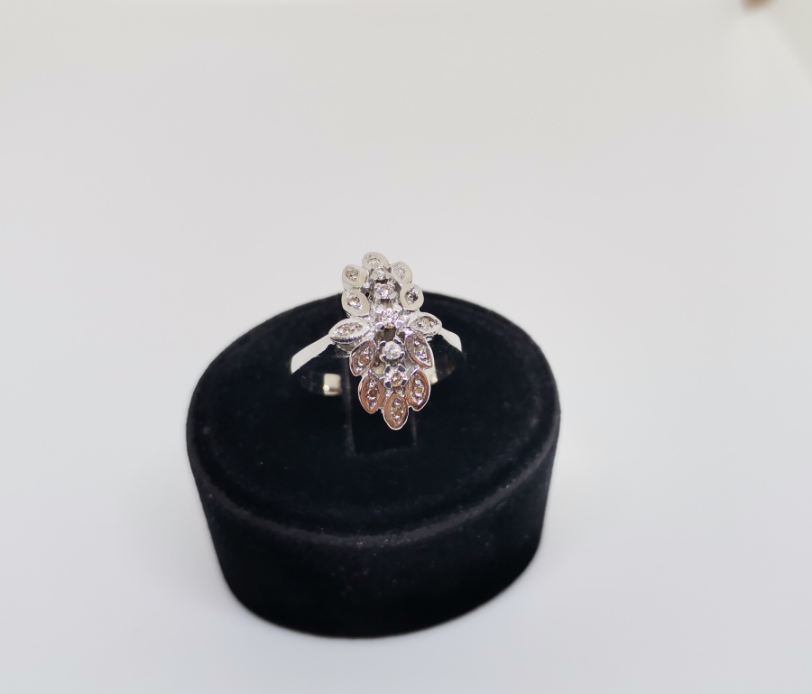 UZUN MEKİK MODELİ PIRLANTA TAŞLI YÜZÜK