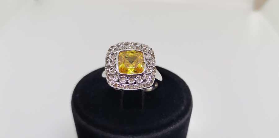 SİTRİN VE PIRLANTA TAŞLI AVRUPA BAGET MODELİ YÜZÜK