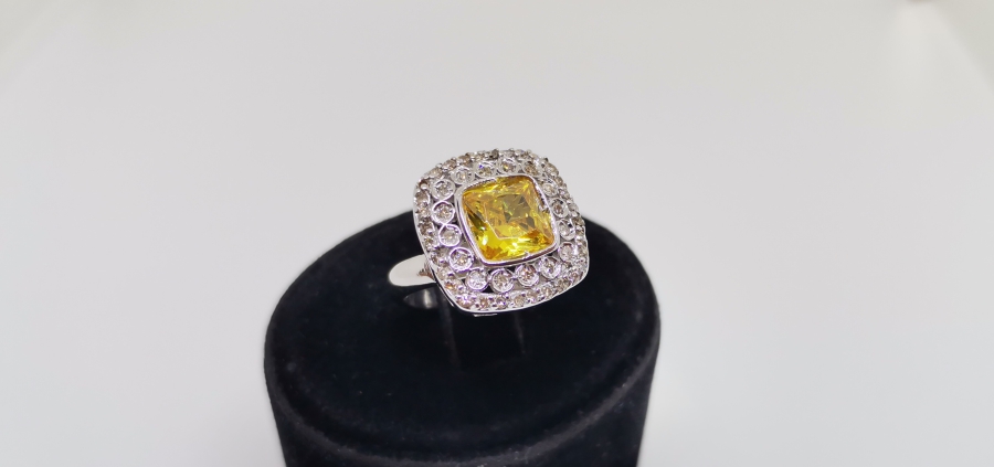 SİTRİN VE PIRLANTA TAŞLI AVRUPA BAGET MODELİ YÜZÜK