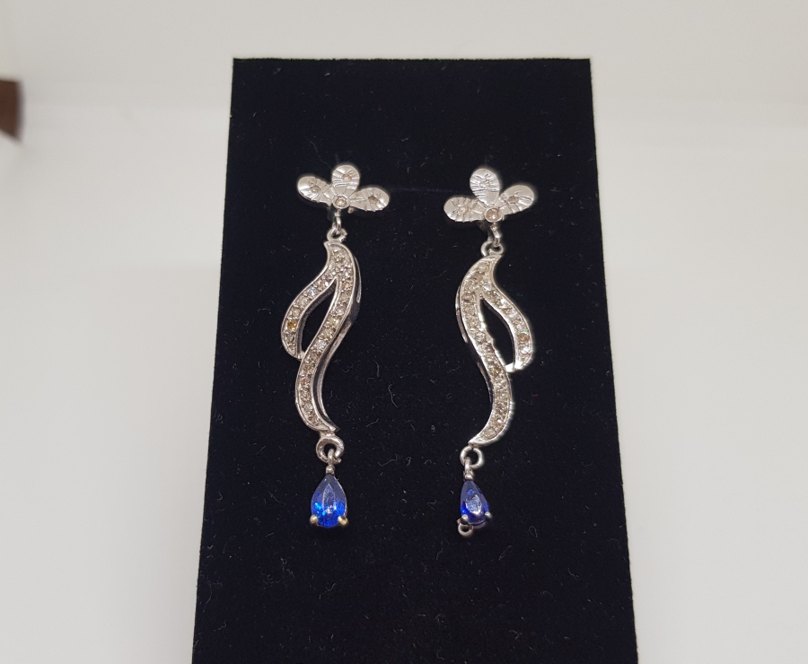 DALGALI MODEL SAFİR VE PIRLANTA TAŞLI KÜPE