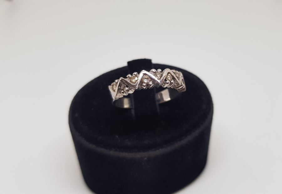 DALGALI ÇİFTE BEŞTAŞ MODEL PIRLANTA TAŞLI YÜZÜK