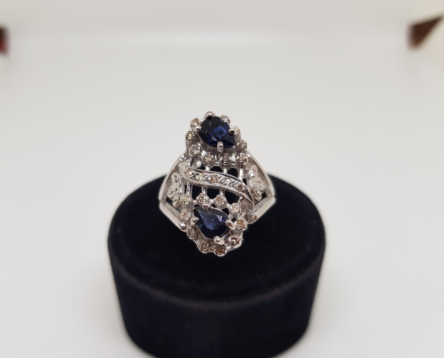 SAFİR VE PIRLANTA TAŞLI SİMETRİK MODEL YÜZÜK