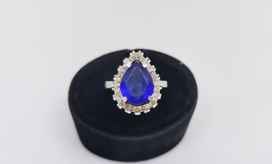 SAFİR VE PIRLANTA TAŞLI DAMLA MODEL YÜZÜK