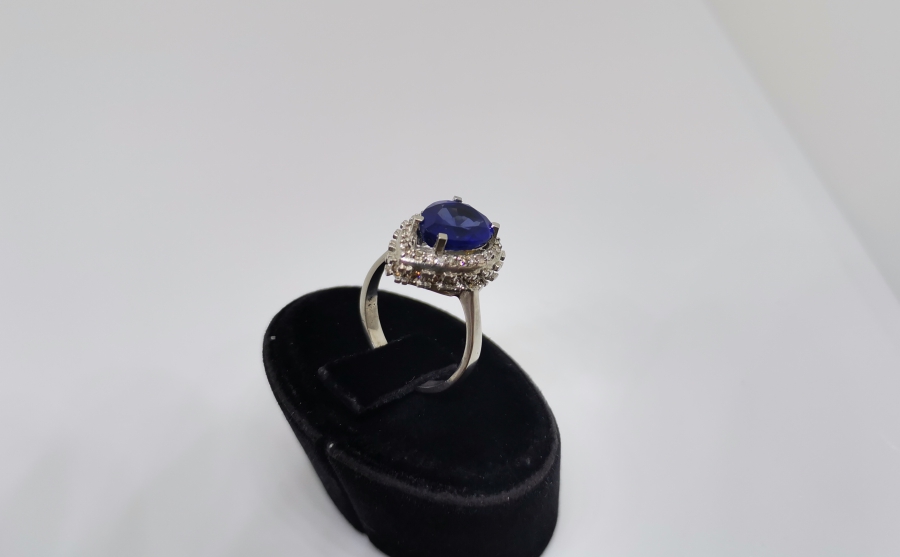 SAFİR VE PIRLANTA TAŞLI DAMLA MODEL YÜZÜK