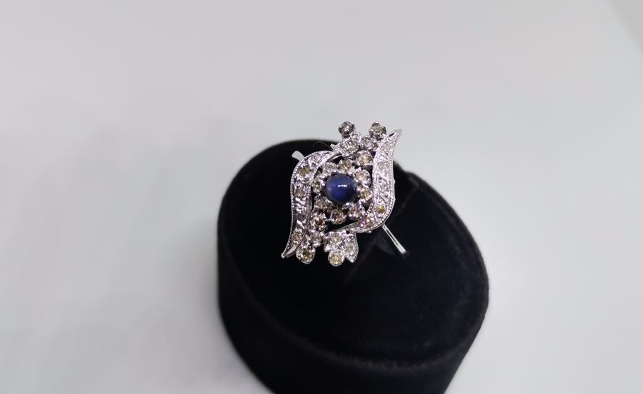 SAFİR VE PIRLANTA TAŞLI YAN MEKİK MODEL YÜZÜK